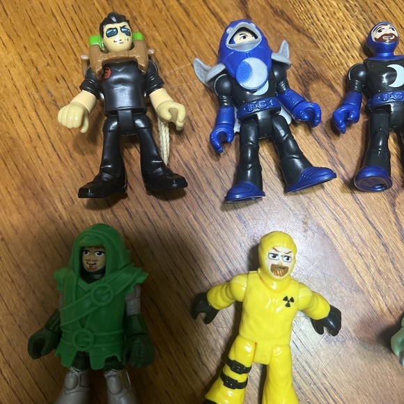 Lot Of 9+ Imaginext DC Super Friends Action Figures - Picture 2 of 5